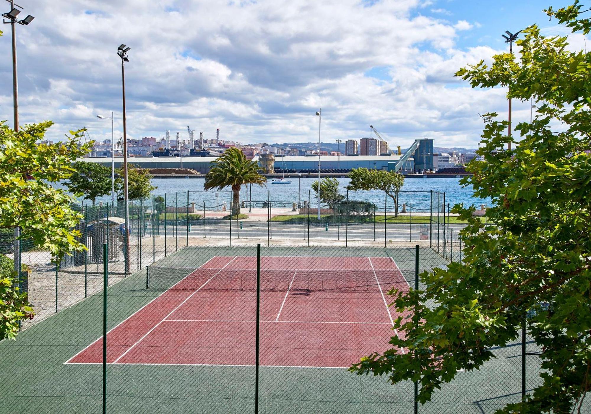 Nh Collection A Coruna Finisterre Exterior photo Tennis courts