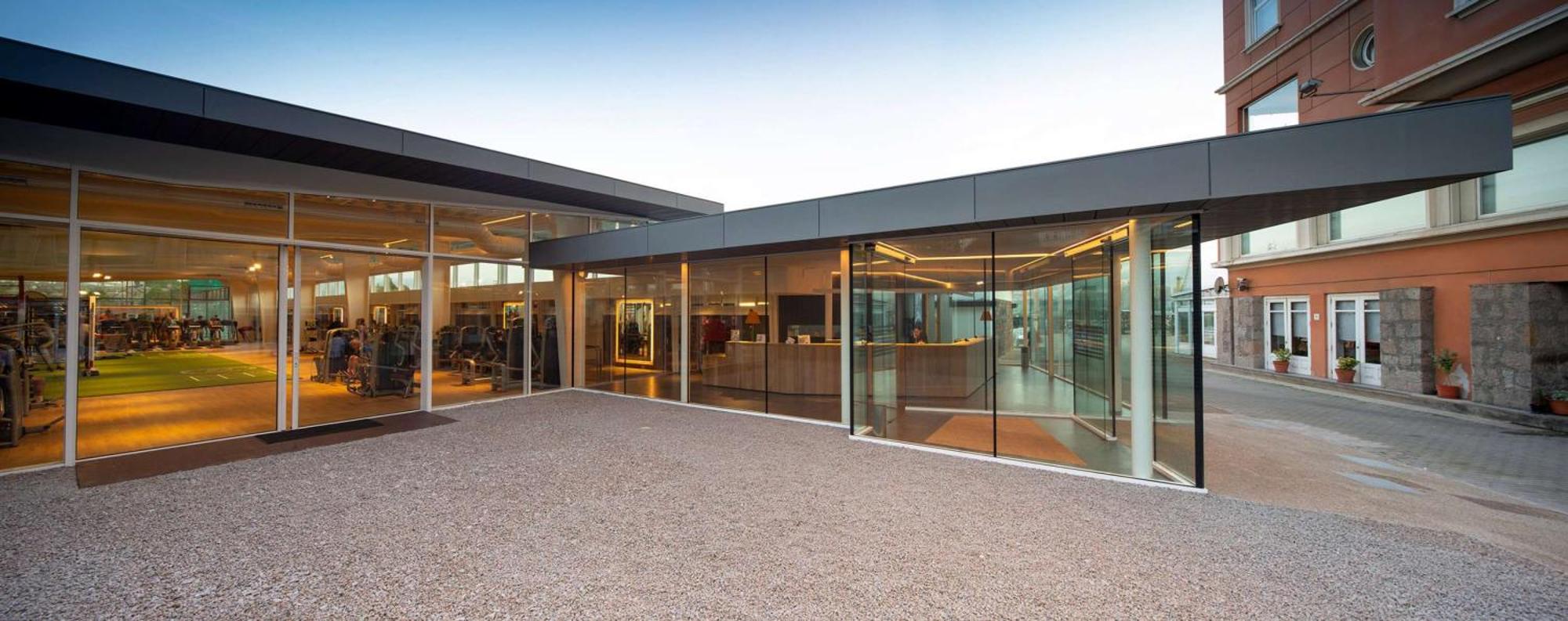 Nh Collection A Coruna Finisterre Exterior photo The new terminal at the airport