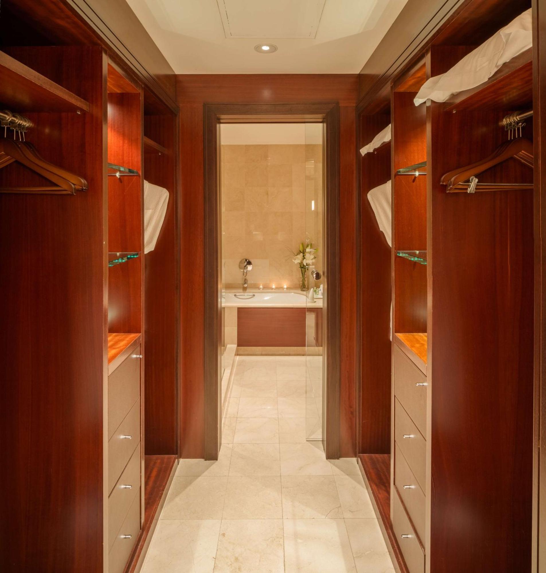Nh Collection A Coruna Finisterre Exterior photo The dressing room