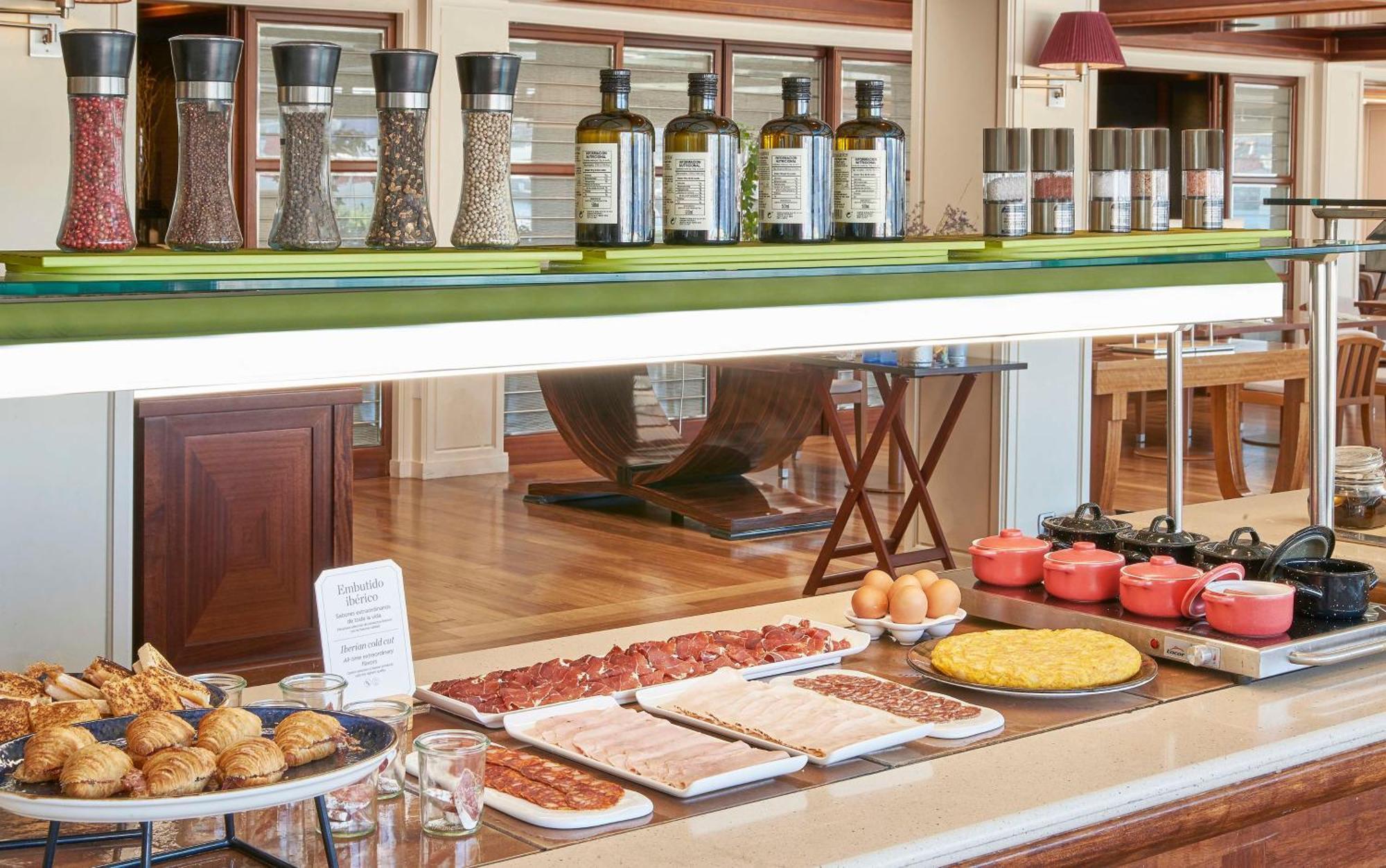 Nh Collection A Coruna Finisterre Exterior photo A buffet at a hotel
