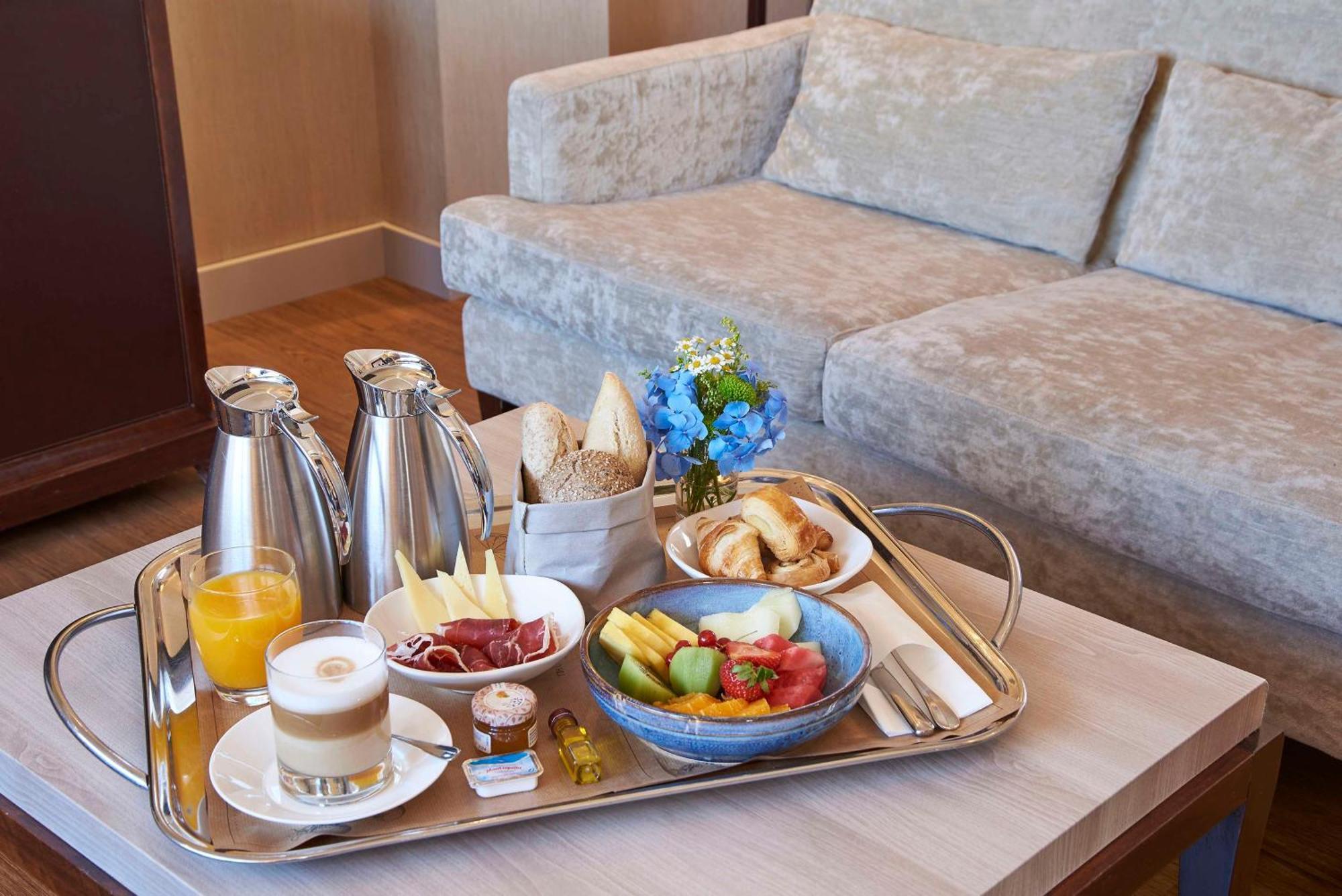 Nh Collection A Coruna Finisterre Exterior photo Room service